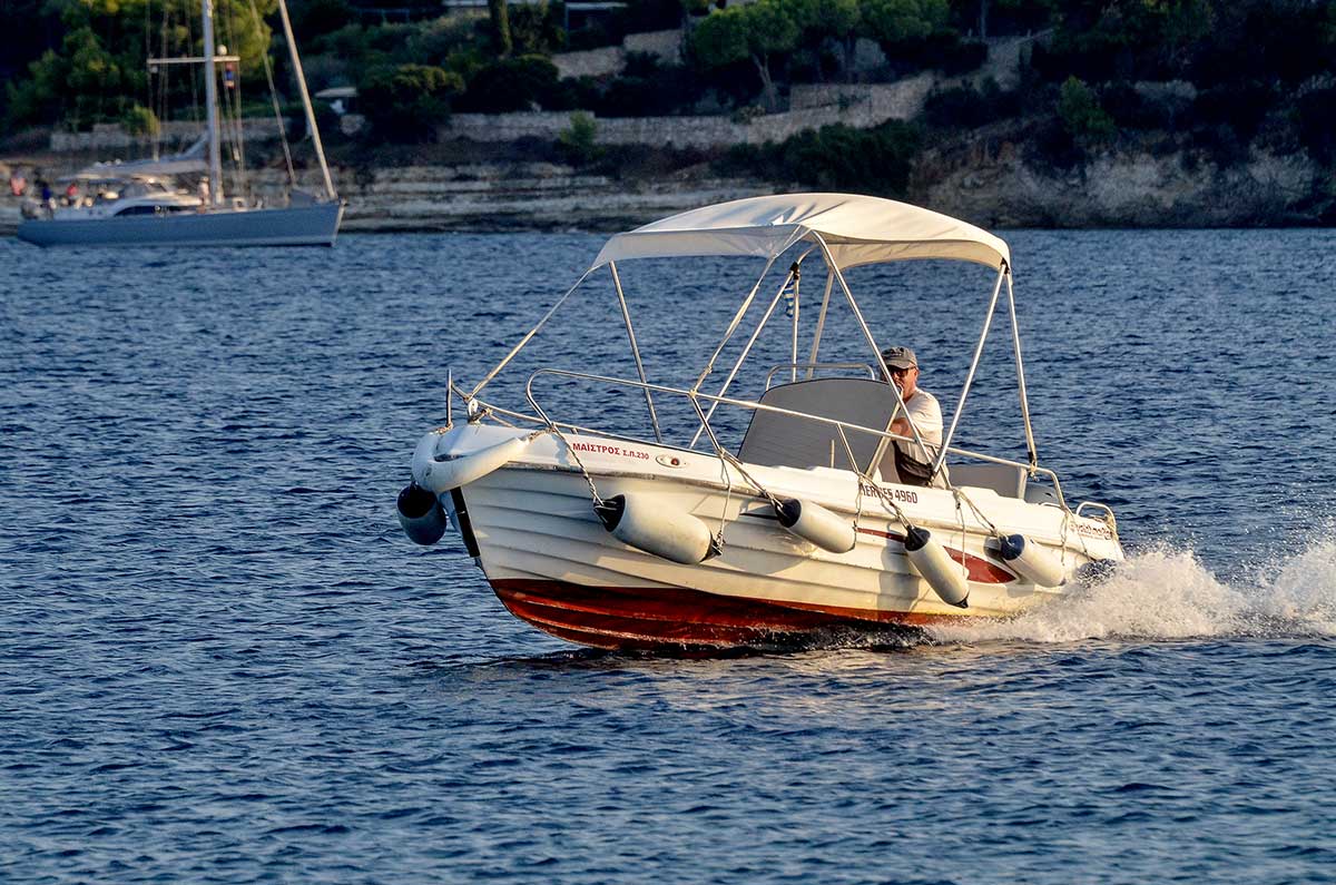 Makis boats redal in Paxos